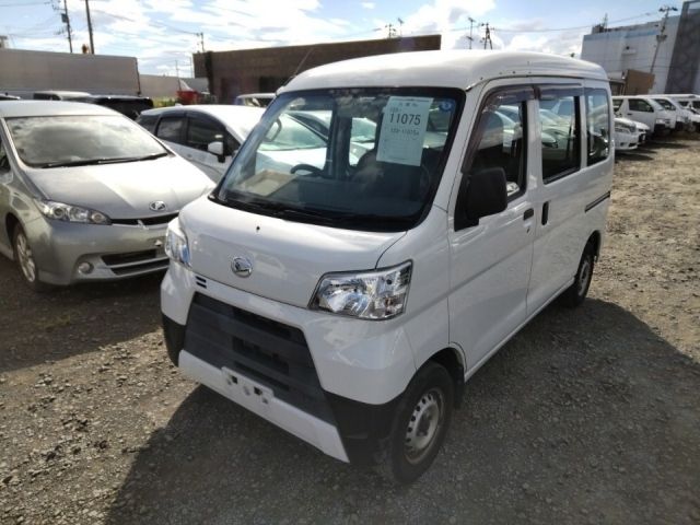 11075 Daihatsu Hijet van S331V 2018 г. (LUM Tokyo Nyusatsu)